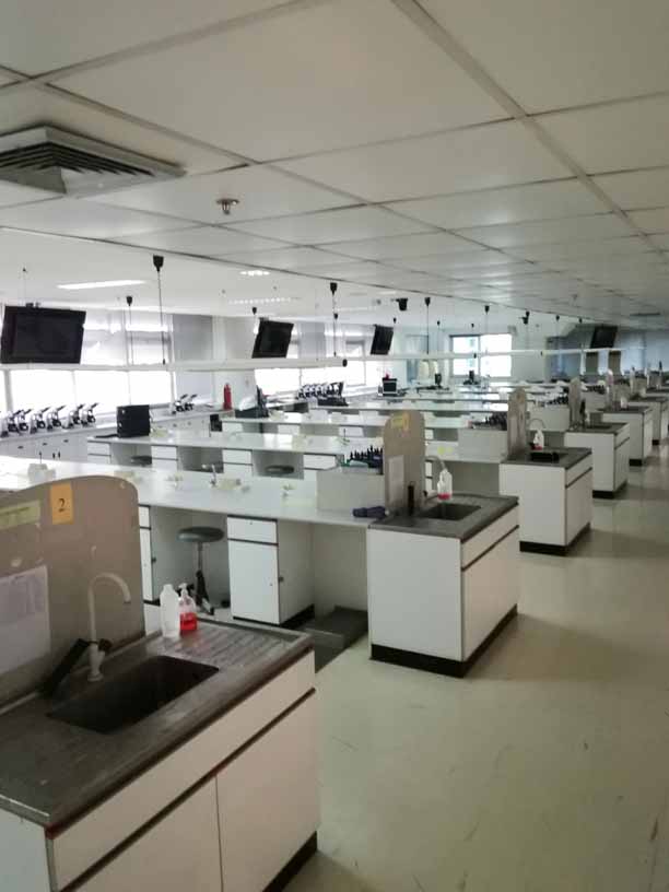 Lab Patho 02.jpg 56.0K